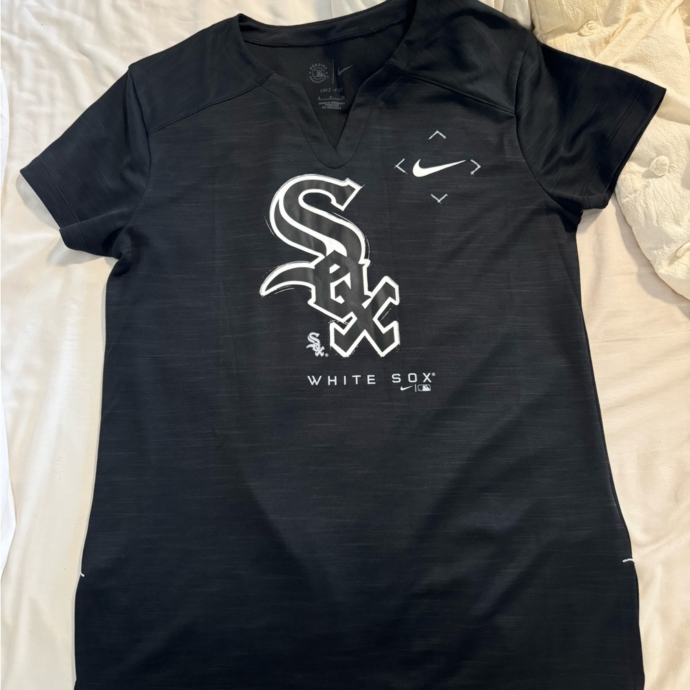 Women’s Nike Chicago white Sox worn 1 time to a game